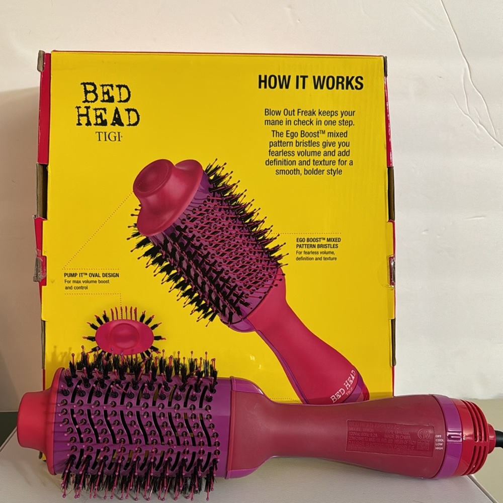Bed Head TIGI Blow Out Freak One Step Dry + Volume Pink Blow Out Brush
